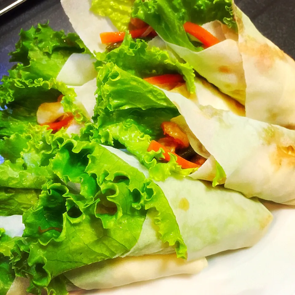 Snapdishの料理写真:Ready for dinner... Vegetables and Shrimps Fresh Lumpia ( spring roll)|Laarni Nabongさん