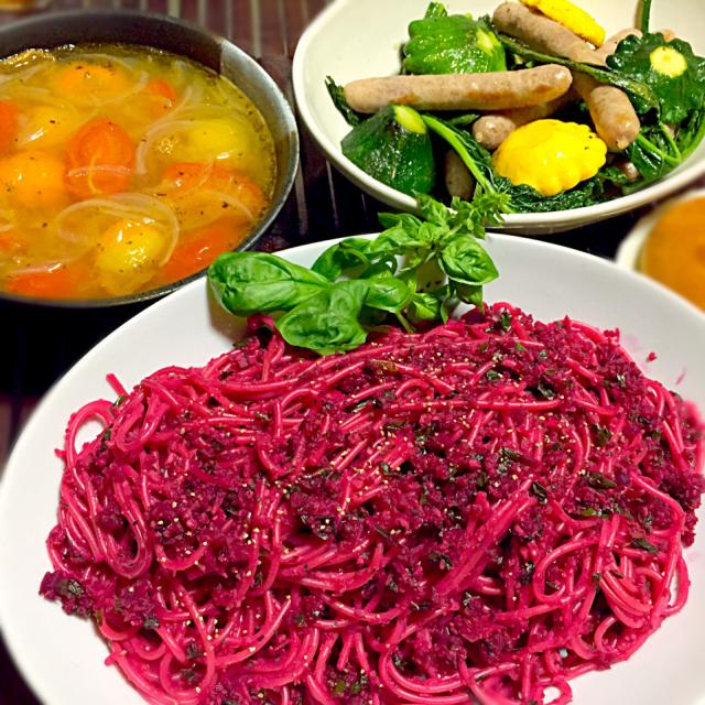 ビーツと生バジルのパスタ ミニトマト3種のスープ 生ソーセージとUFO