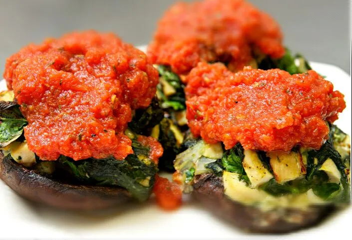 Chicken and Spinach Stuffed Portobello Mushrooms|graceさん