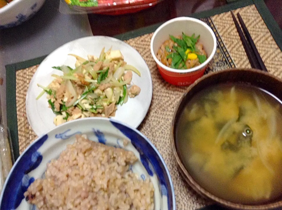 ツナの炒め物＆納豆＆わかめの味噌汁|まぐろさん