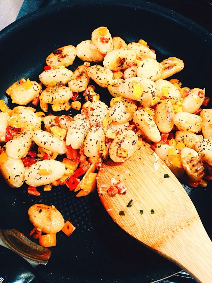 Snapdishの料理写真:Gnocchi w bell peppers #vegan|Leahさん