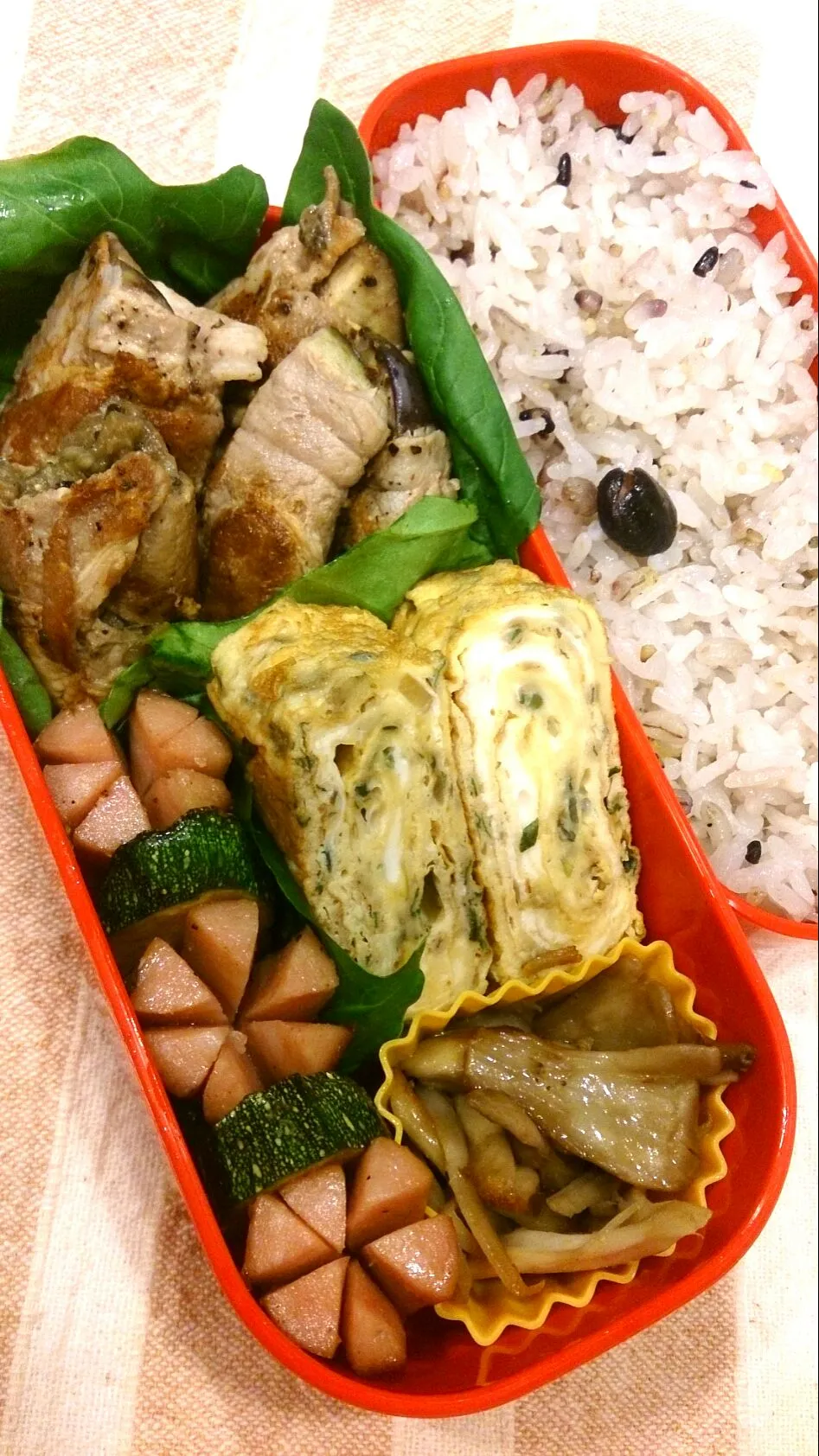 Snapdishの料理写真:今日のお弁当

茄子の豚バラ巻き・ウインナーとズッキーニ炒め・シソとミョウガの卵焼き・舞茸マヨ焼き|ゆかさん