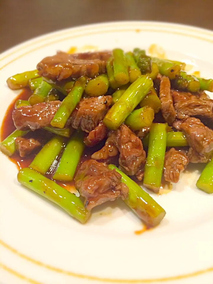 牛肉とアスパラのオイスターソース炒め|男オオカミさん