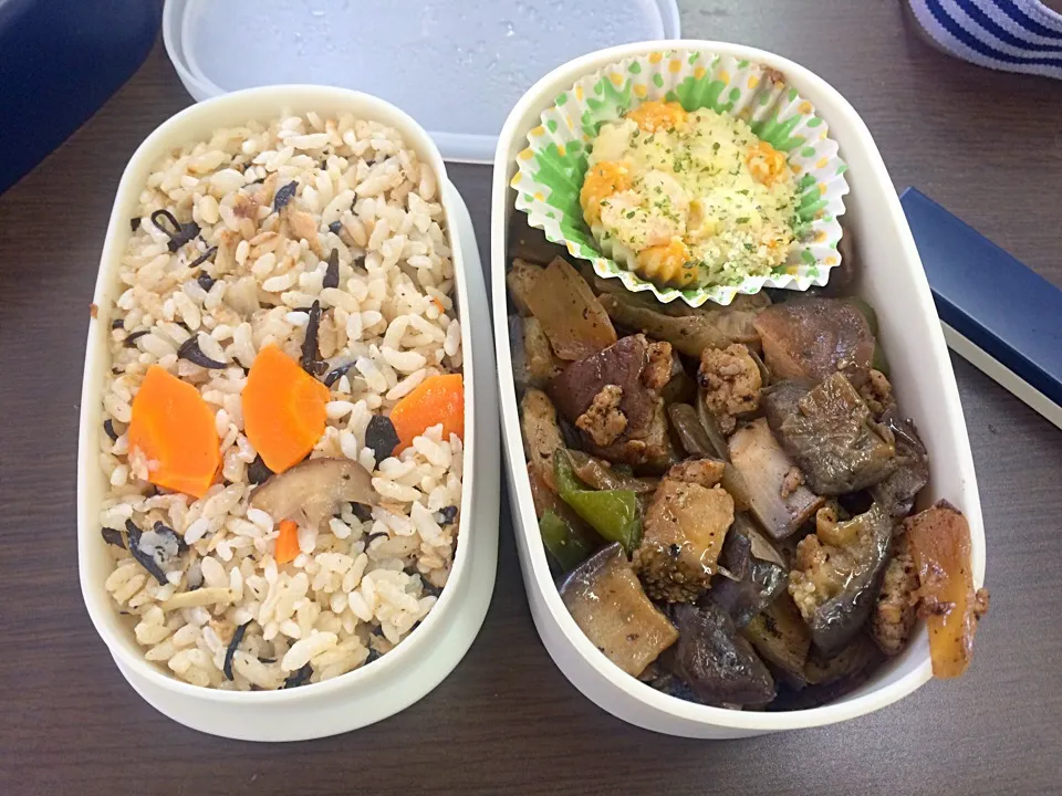 Snapdishの料理写真:お弁当、炊き込みご飯は嫁作|こいちゃんの夫さん