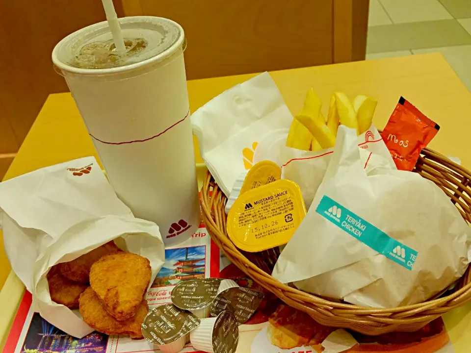 Happy Lunchtime ~ Mos Burger Teriyaki Chicken Burger Meal 
& Chicken Nuggets 😙😘|🌷lynnlicious🌷さん