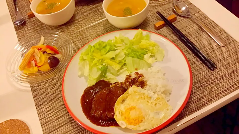 Snapdishの料理写真:今日の夕食 無印のロコモコ丼、夏野菜のマリネ、玉ねぎのコンソメスープ|pinknari🐰🌈さん