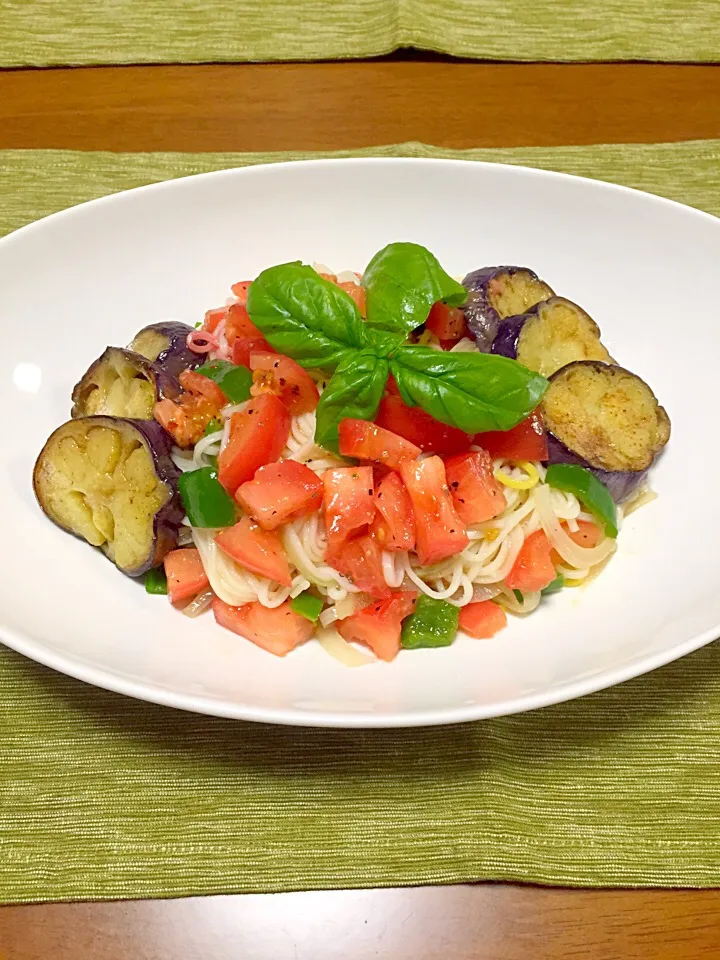 Snapdishの料理写真:夏野菜の冷製パスタ。冷や麦で！|junjunさん