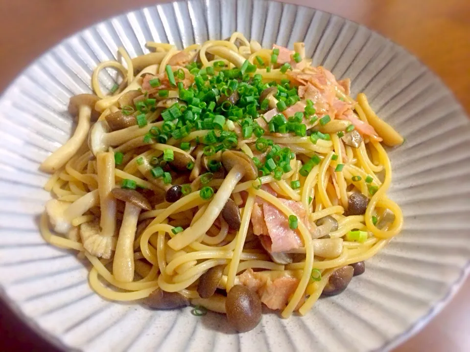 きのことベーコンのバター醤油パスタ|スヌンピさん