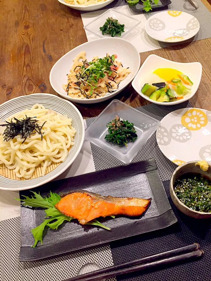 Snapdishの料理写真:今日はヘルシー和食🍃紅鮭の味噌漬け焼き🐟レンコンのタラコ炒め、モロヘイヤのお浸し、お漬物、ざるうどん🌿|まみりんごさん