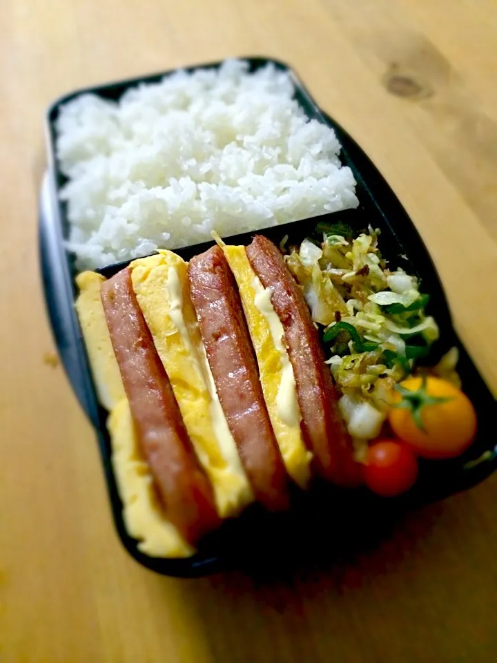 沖縄に住んでいた彼の熱烈リクエストで…ポークたまご弁当🍱|meyou..さん