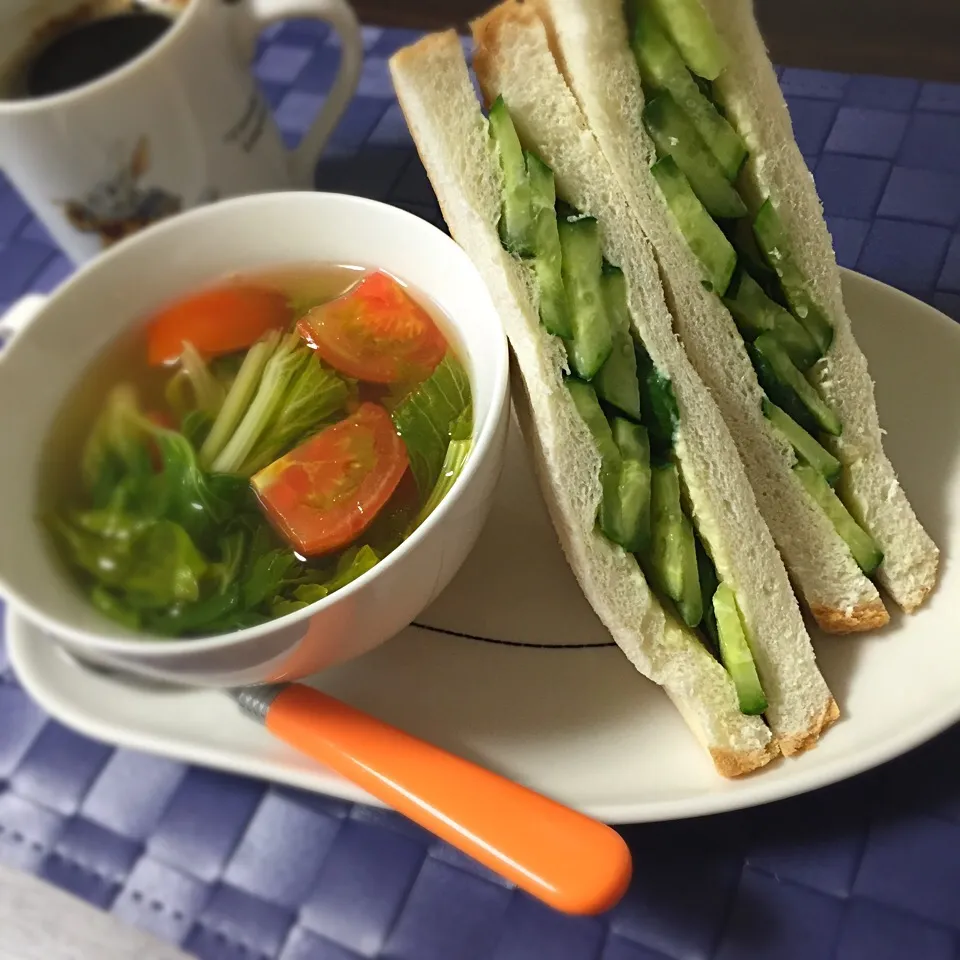 朝食◎ 胡瓜だらけサンドイッチ〜|しょちちさん