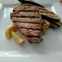 Grilled Tuna and Grilled Zucchini #thecakechica #lowcarbmeal|mary hattonさん