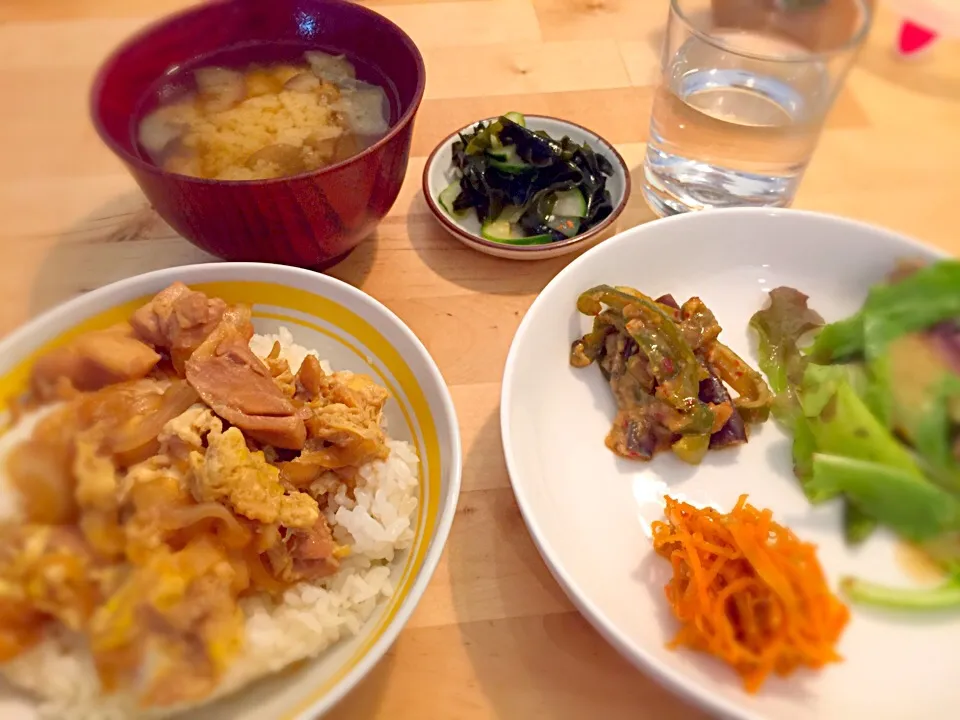 Snapdishの料理写真:親子丼と野菜プレート|わささん