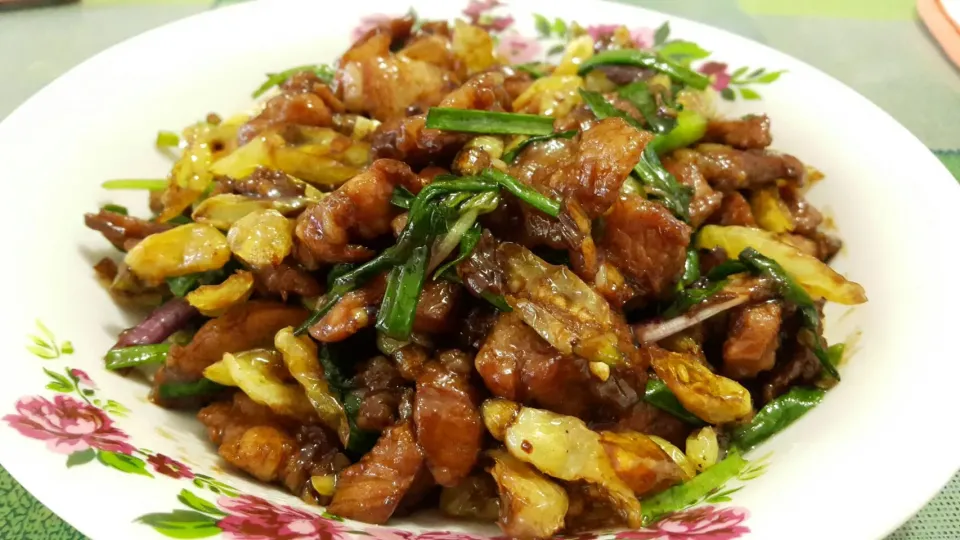 Stir fried pork with white chillies|karlisさん