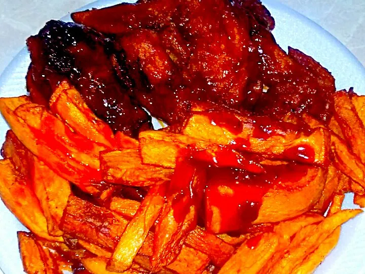 Hot n Spicy Cayane Wings with Homemade Sweet Potatoe Wedges.|Juan Simmsさん