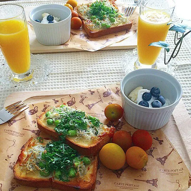 white bait Edamame cheese toast breakfast baby sardines|CHUENCHAIさん