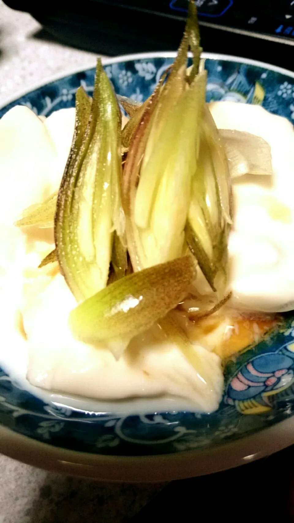 Snapdishの料理写真:セブンの豆乳で食べる豆腐に自前みょうがオン！|あまねさん