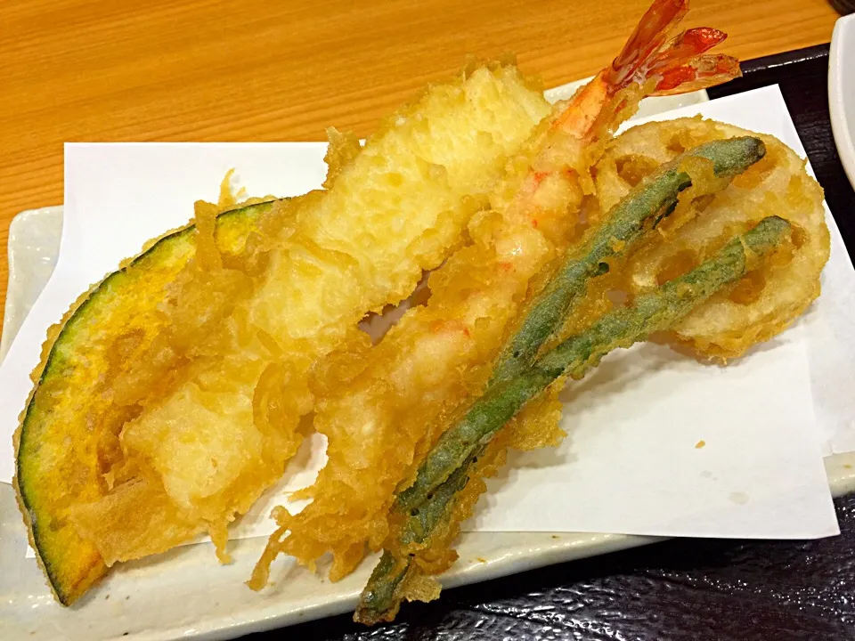 Snapdishの料理写真:海老大イカ天ぷら定食|T. Wonderさん