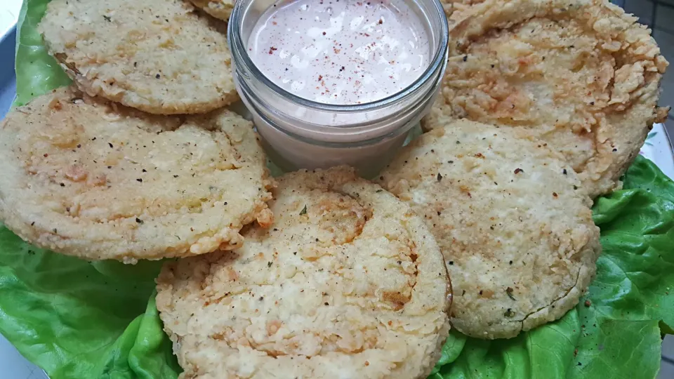 Fried Green Tomatoes served on a bed of Butter Lettuce w/ Our House Remoulade|Joel Vincentさん