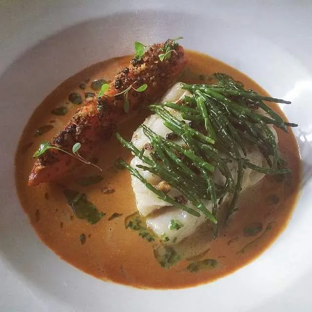 Slow poached hake in chicken stock, crab bisque reduction, confit carrot, sourdough and crisp caper crumb, buttered samphire|CHUENCHAIさん