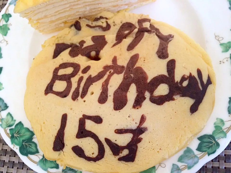 Snapdishの料理写真:よじれちゃったけど…birthdayホットケーキ♬|yukarinさん