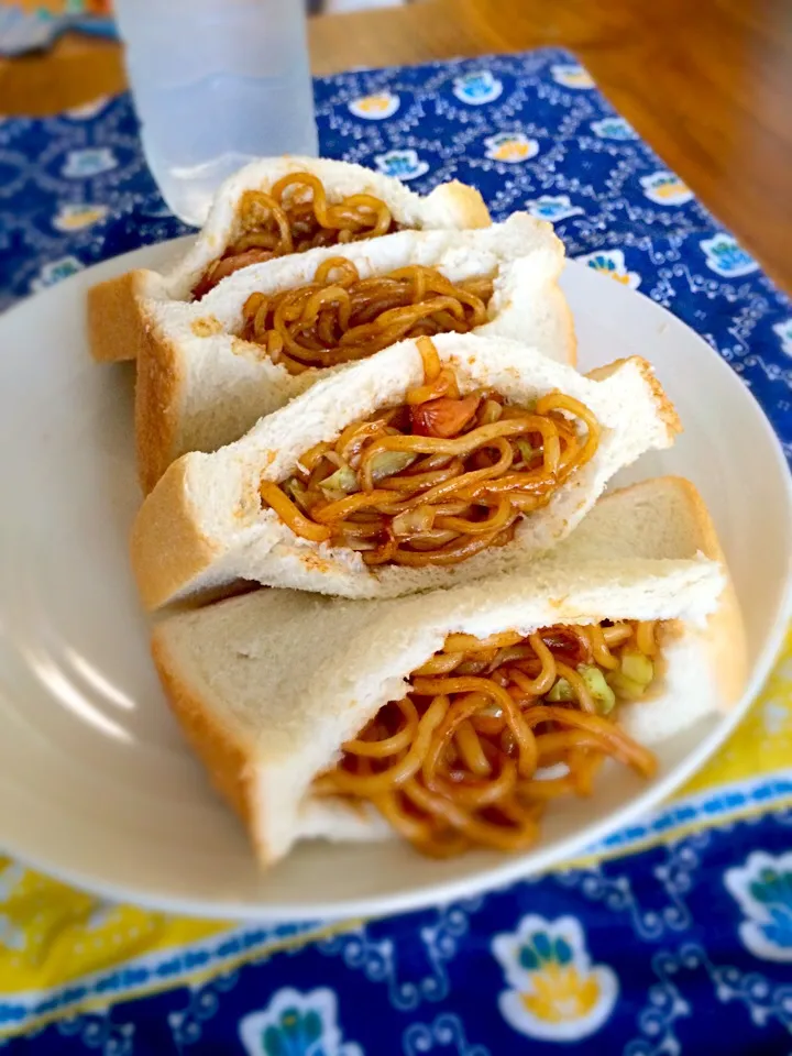 食パンがない時の焼きそばパン|ショコラさん