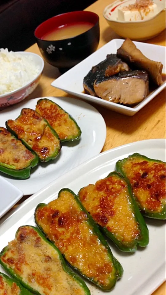 ピーマンの肉詰めに、納豆豆腐♡ブリ照り♡冷奴|めぐまんさん