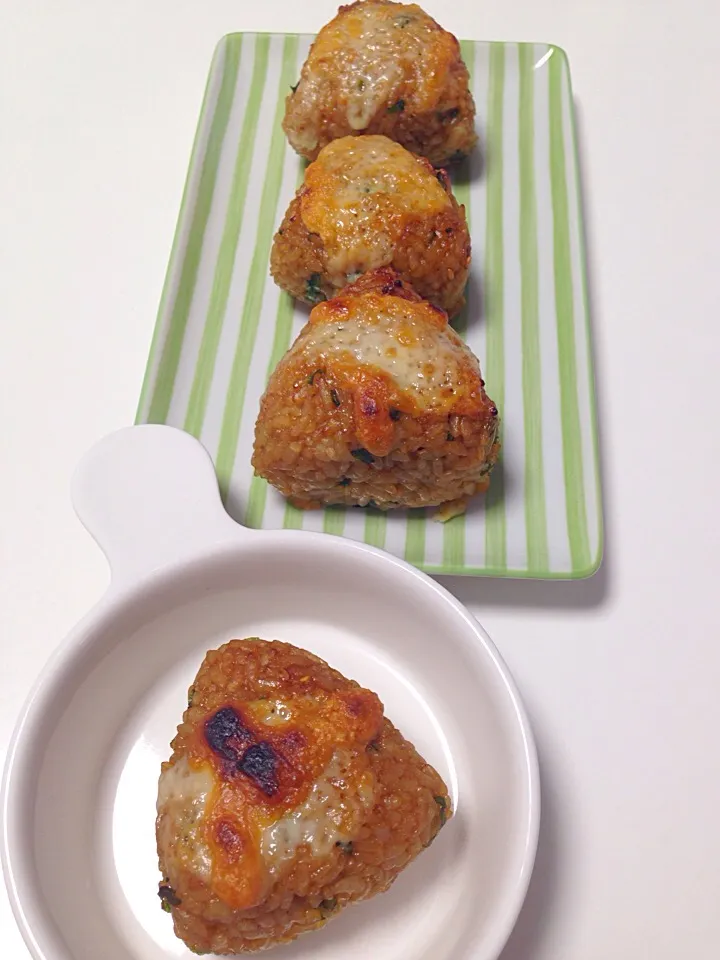 mari♡（もも୧⃛(๑⃙⃘◡̈๑⃙⃘)୨⃛）さんの料理 手作り♡つけてみそかけてみそde味噌焼きおにぎり。|mari♡（もも(*´∀｀*)♪）さん