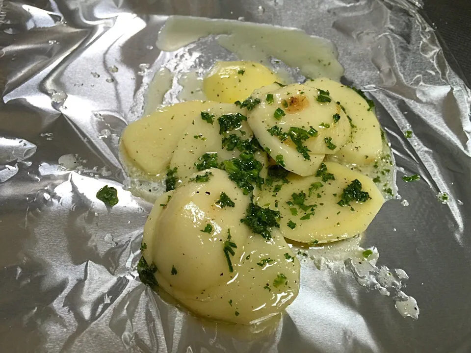 Marrinated grill potatoes with parsley, olive oil, salt &  pepper|yeni kartikasariさん