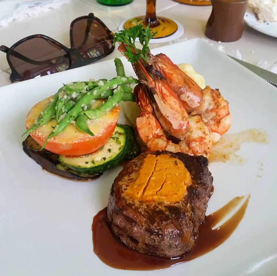 Snapdishの料理写真:Humbuger steak w/ shrimp|Audrey Graciellah Jishikamikuさん