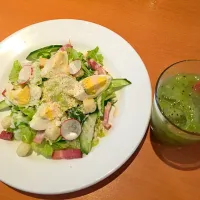 Ceasar Salad & Kiwi Juice|Audrey Graciellah Jishikamikuさん