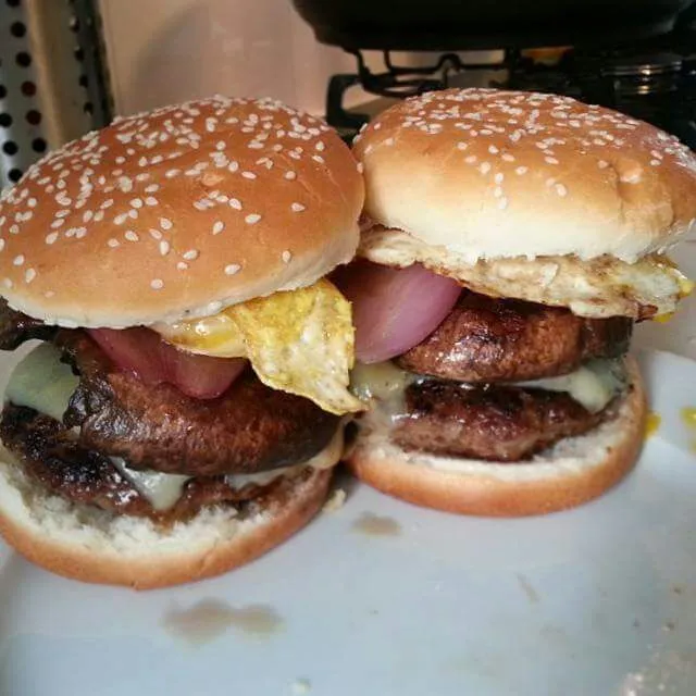 Snapdishの料理写真:#nofilter can do this#homemade #portobello #egg #wagyu#beef #burger justice baby. I LOVE MAH WEEKENDS & MAH FOOD!|CHUENCHAIさん