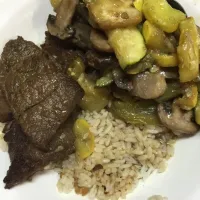 Beef rice/ gravy with seasoned mixed veggies|Kayla Parsleyさん