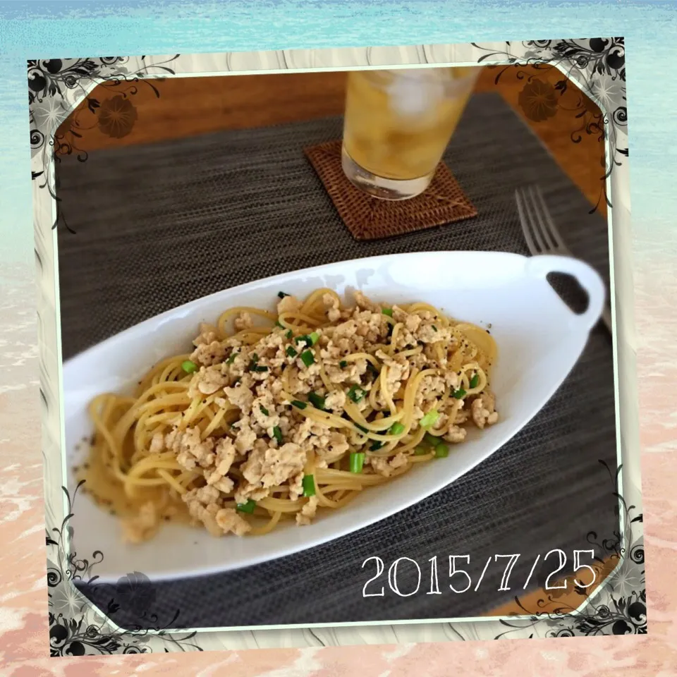 Snapdishの料理写真:鶏ひき肉の和風スパゲッティ|𓇼 Ⓢ Ⓗ Ⓘ Ⓝ Ⓞ Ⓑ Ⓤ 𓇼さん