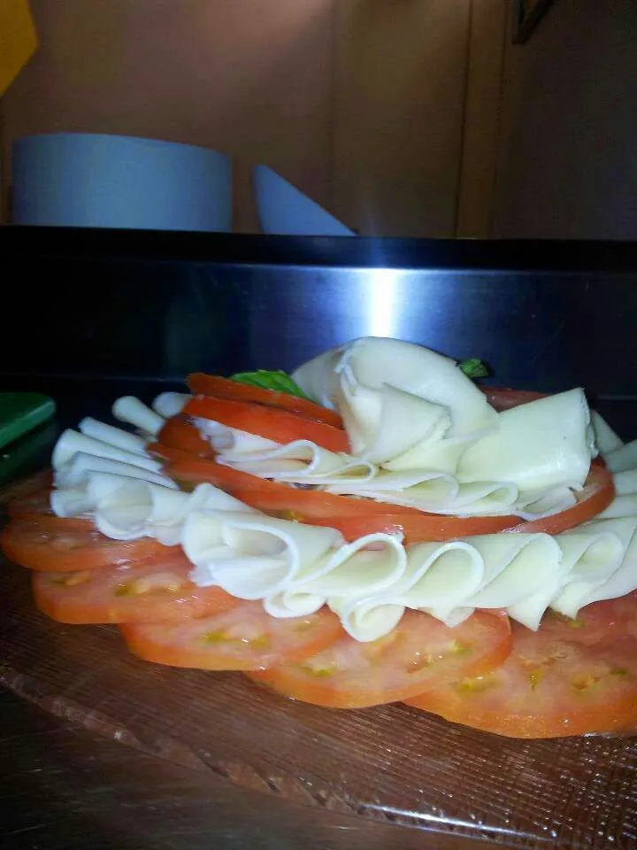 Provolone Tomatoes and Basil|Garcia Jasnique Hallさん