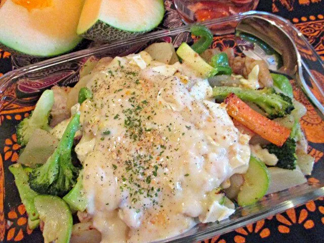 土曜ブランチ🍞のおかず!たっぷり温サラダ🌱のクリームソース🍼で焼こうと思ったら火の通りここでベストでかけ絡めで😆|ふかرさん