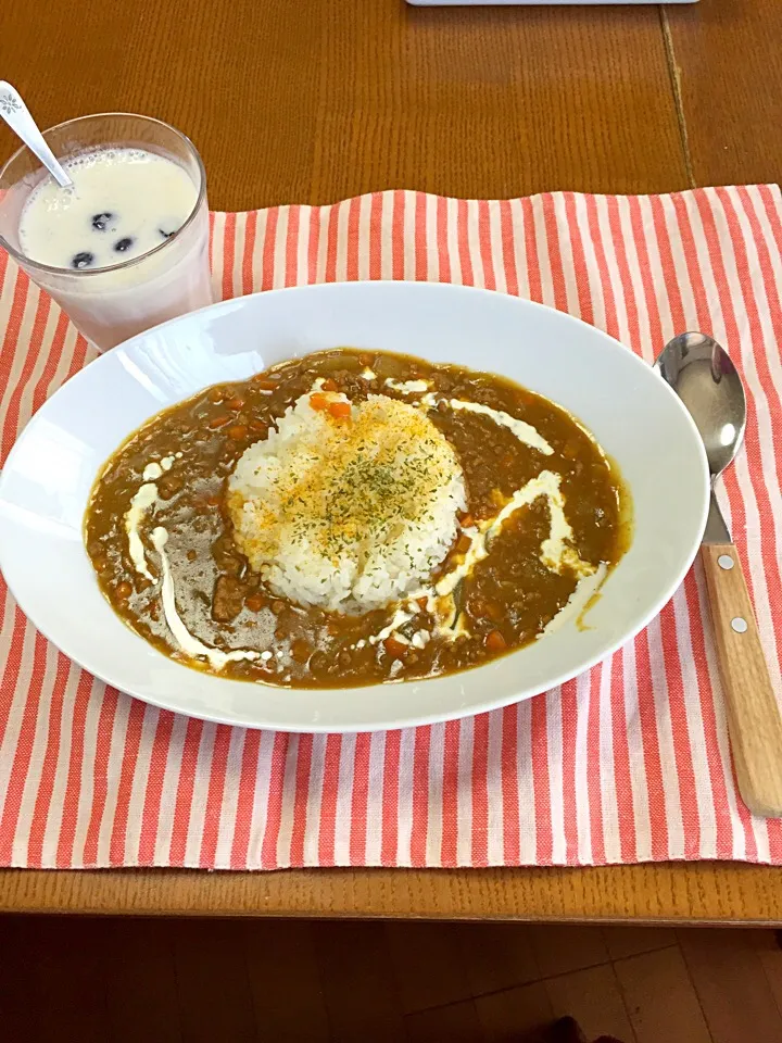 キーマカレーご飯バージョン😉ラッシーもどきもつけといた💕|にゃーあさん