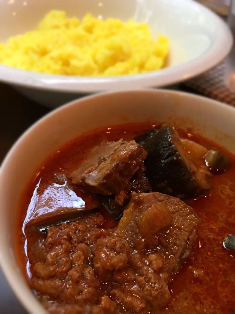 ナスとひき肉カレーにトピングでビーフ 900円|エイコーワールドさん