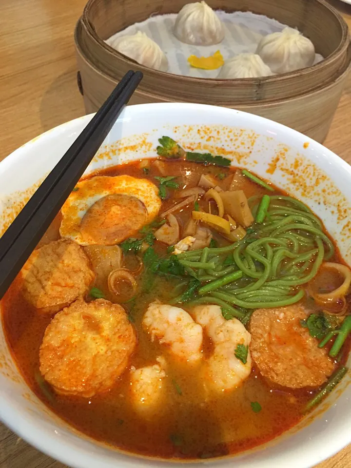 🍜 Tom Yam Soup with Spinach Noodle + Xiao Long Bao|Meliaさん