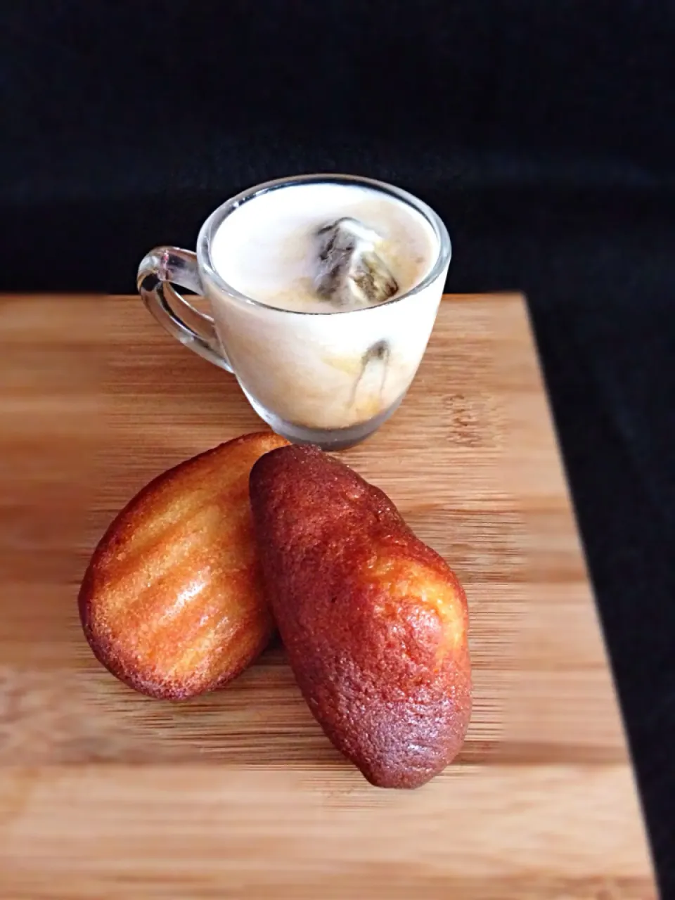 Durian Madeleine from Artisan Boulangerie Co, milky iced coffee|coxiella24さん