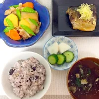 Snapdishの料理写真:肉じゃが さば味噌煮|yucaさん