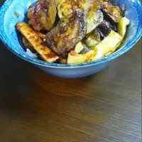 油揚げと🍆のアマダレ丼|yuzuさん