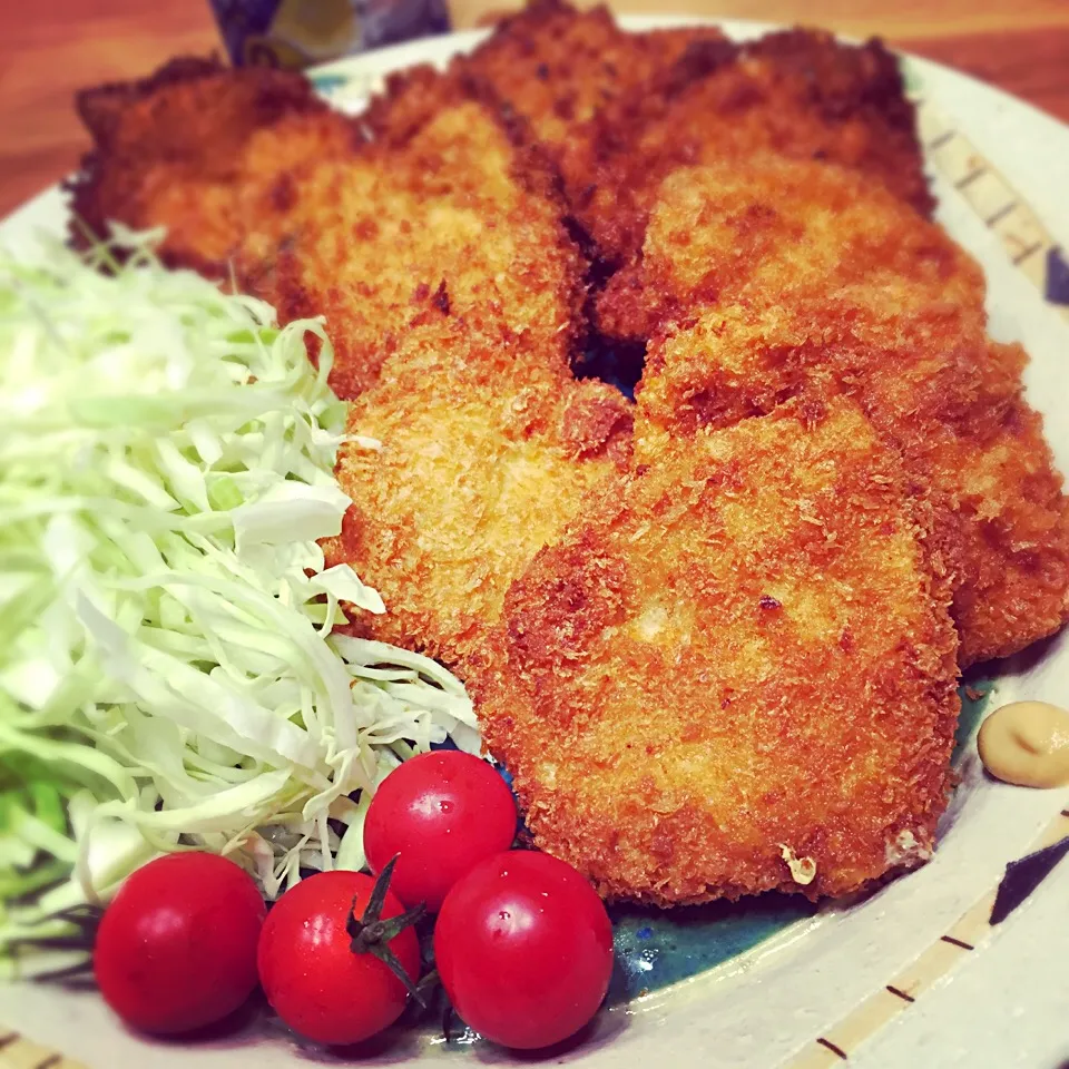 あ、あっつい夜に揚げ物💢とんかつ定食〜🍻|シーチキンさん