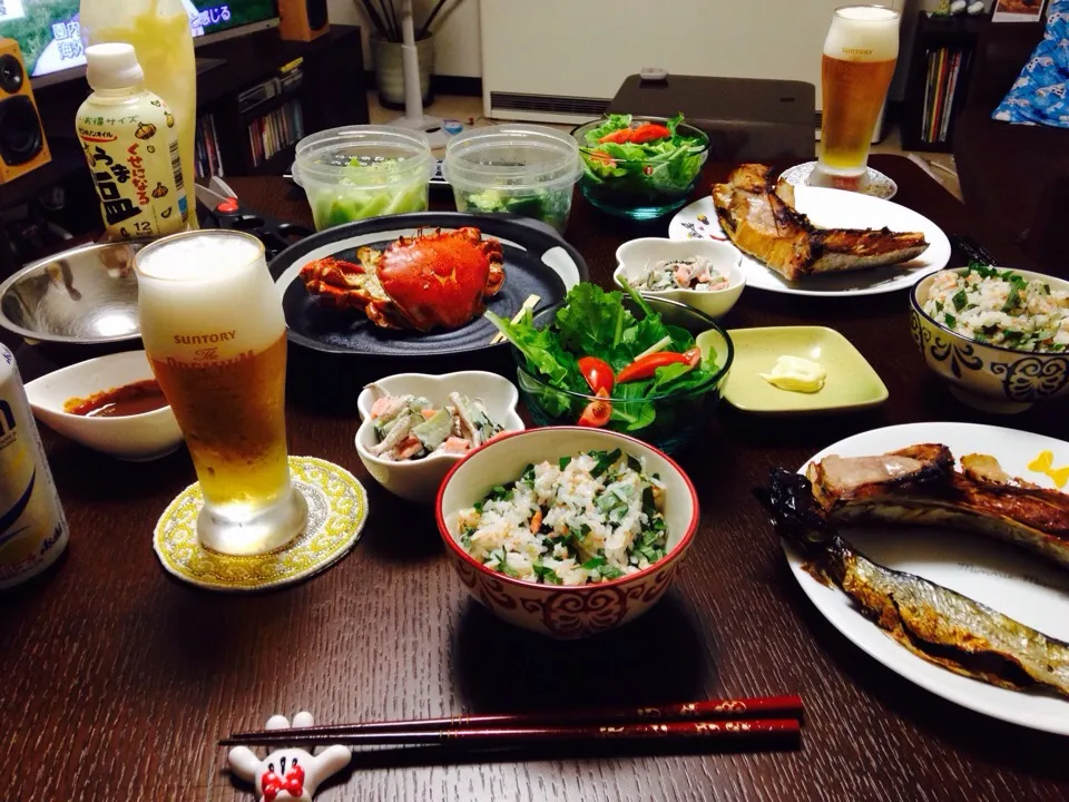 おうち居酒屋☆鮭大葉ごはん,マグロカマ焼き,イカサラダ,グリーンサラダ,ヘラガニ燻製|ayatさん