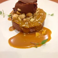 dessert salted caramel almond chocolate|Yvonne Yvonneさん