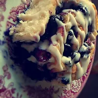 Snapdishの料理写真:Blueberry roll with cream cheese glaze|Julie Tranさん