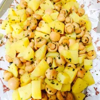 Garlic mushroom and potatoes|Yvette Garciaさん