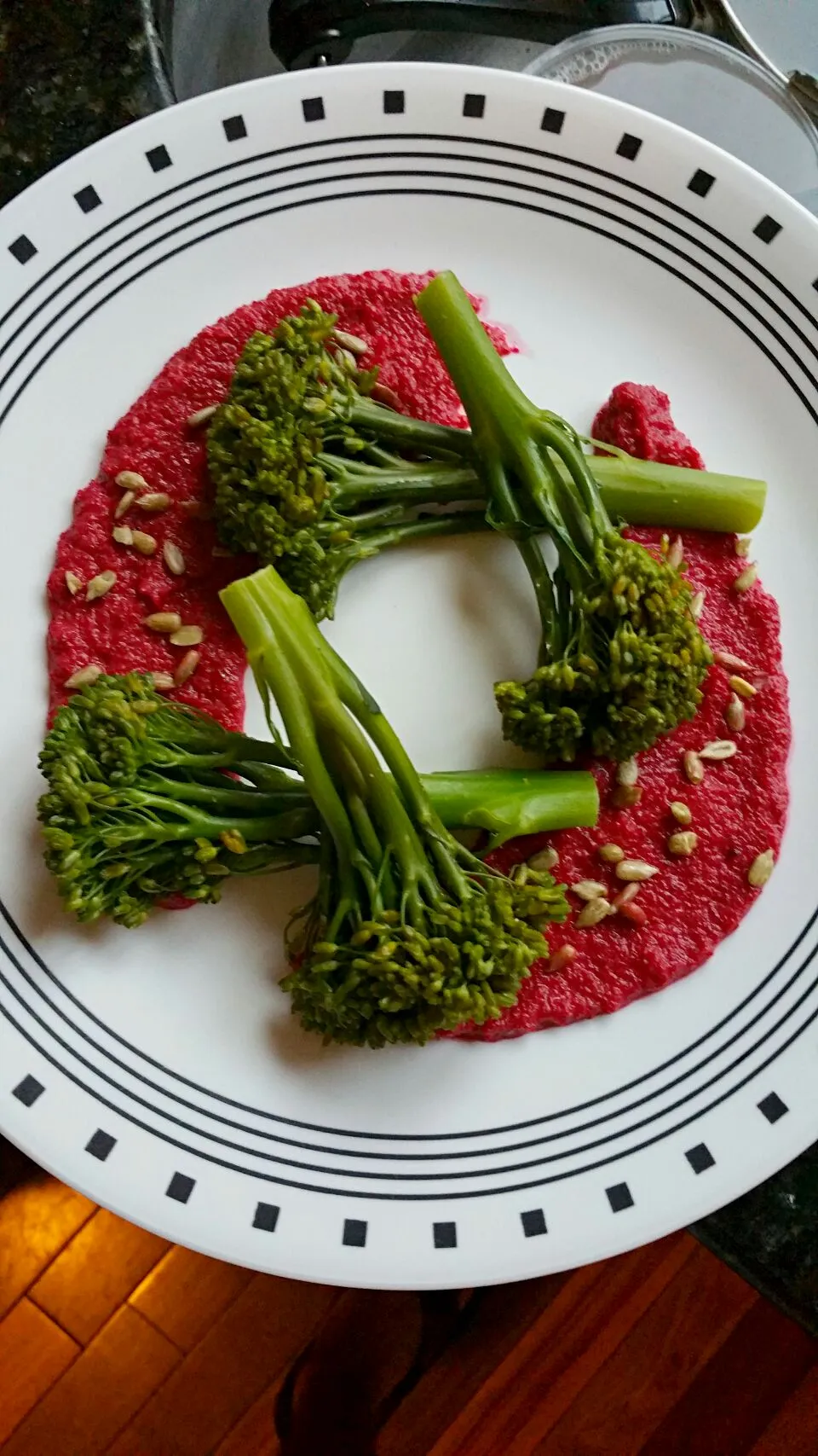 #ginger #beet #puree with #broccolini|Ellis Hechtさん