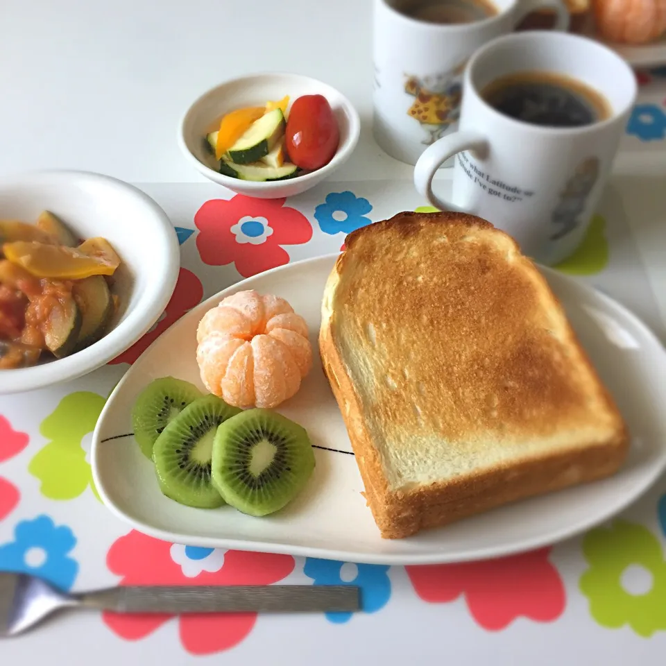 朝食◎ 冷凍みかんのむかん頂きました💛|しょちちさん