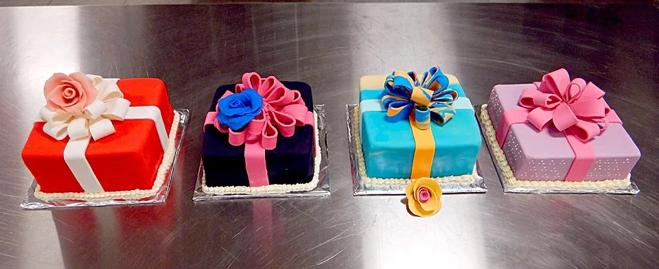 Ribbon cakes|Woo J. Parkさん